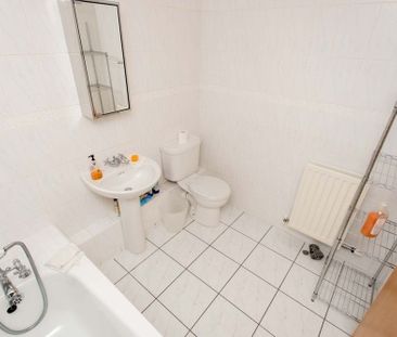 Apt 63 17 Queens Square, Belfast BT1 3FF - Photo 3