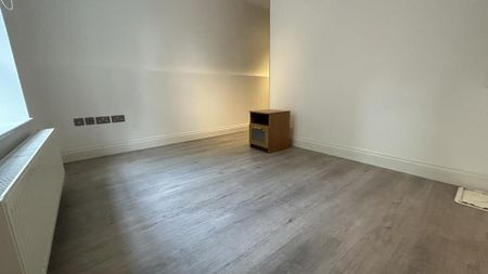 3 Bedroom Apartment To Let - Photo 4