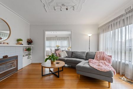 Stylish and Spacious 3-Bedroom Home in a Prime Location Near Meadow Mews - Photo 2