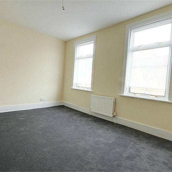 3 bedroom end of terrace house to rent - Photo 1