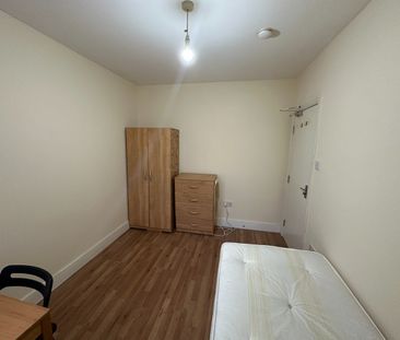 Room in a Shared House, Ruckholt Road, E10 - Photo 2