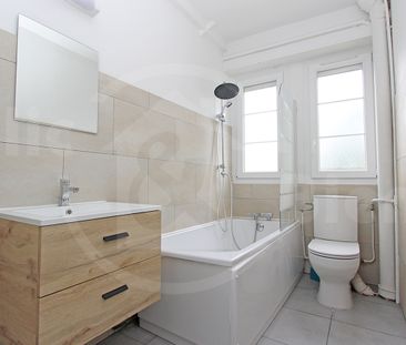 Appartement - 2 pièces - 41,08 m² - Saint-Cyr-l'École - Photo 4