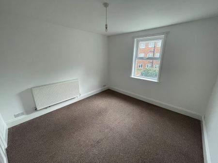 2 bedroom apartment to rent 53 Pevensey Road, Eastbourne, BN21 - Photo 3