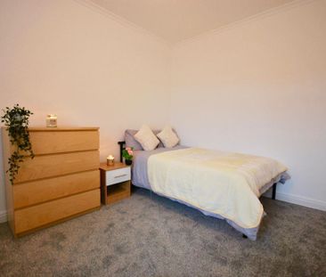 4 bedroom terraced house to rent - Photo 4