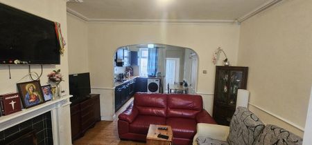 2 bedroom terraced house to rent - Photo 2