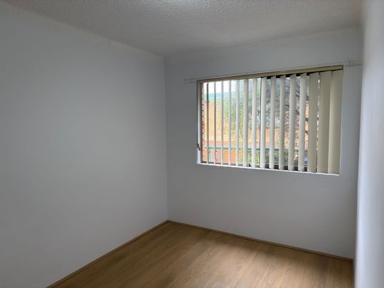 Spacious & Modern 2-Bedroom Apartment - Prime Corrimal Location - Photo 1