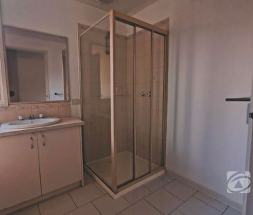 FRESHLY PAINTED COSY 3 BEDROOM HOME - Photo 6
