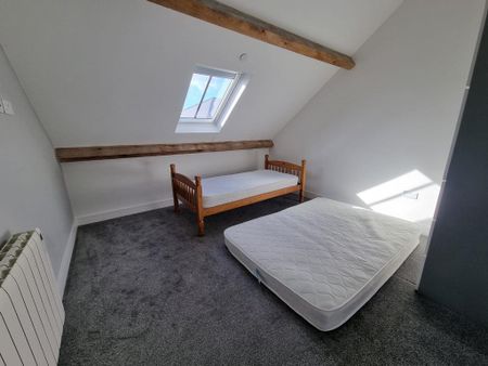 3 bedroom flat to rent - Photo 2