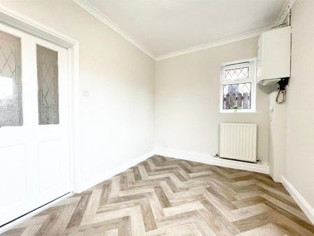 2 bedroom semi-detached house to rent - Photo 4