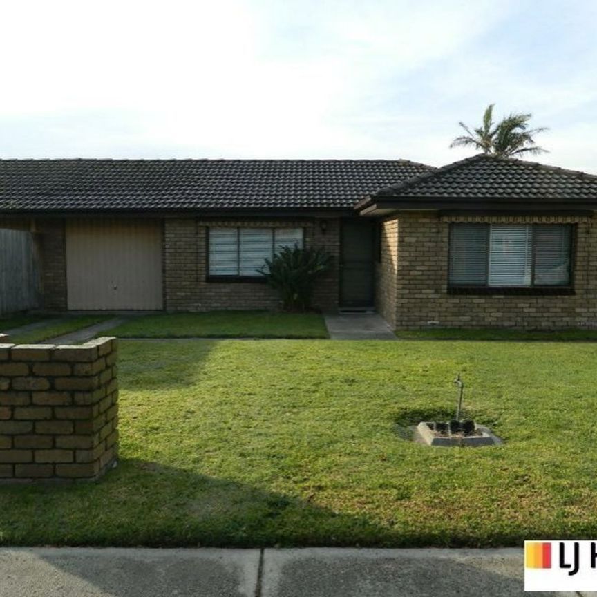 Charming & Convenient Home in the Heart of Noble Park - Photo 1