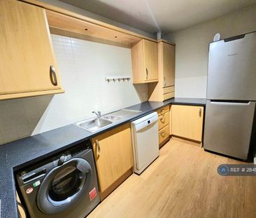 2 bedroom flat to rent - Photo 4