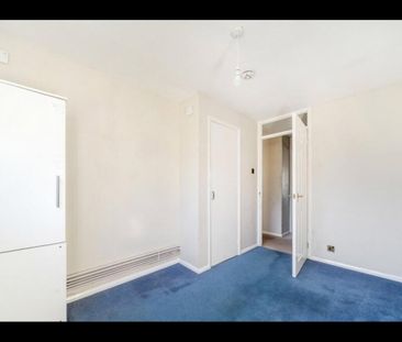 2 Bed Flat, Fulmead Road, RG30 - Photo 2