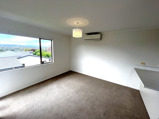 Mcleans Zone - Sea View Vistas Await! - Photo 1