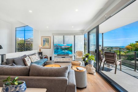 Experience the best in coastal family living - Photo 5