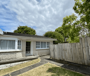 Spacious two-bedroom unit in St Johns! - Photo 4