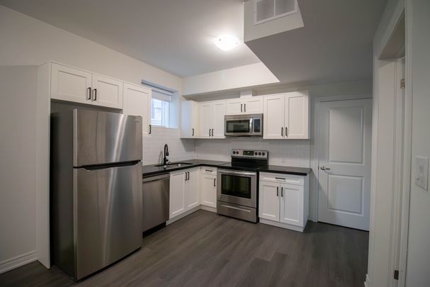 **GORGEOUS** 1 BEDROOM LOWER UNIT IN ST. CATHARINES!! - Photo 1