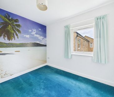 2 bedroom Flat To Let - Photo 2