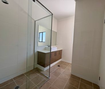 9/2 Carnarvon Court, Oxenford QLD 4210 - Townhouse For Rent | Domain - Photo 4