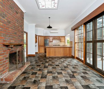 Spacious 3-Bedroom Home with Bay Views - Photo 4