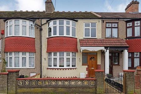 York Road, Edmonton, London, N18 - Photo 2