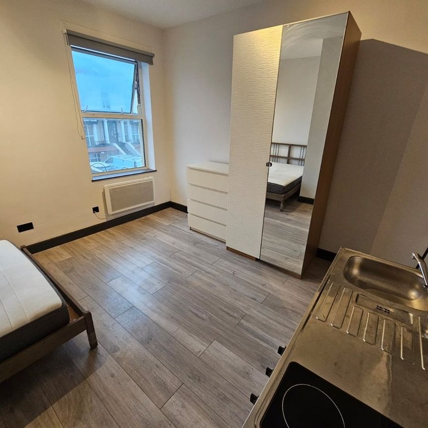 Studio Flat, London, W5 - Photo 1
