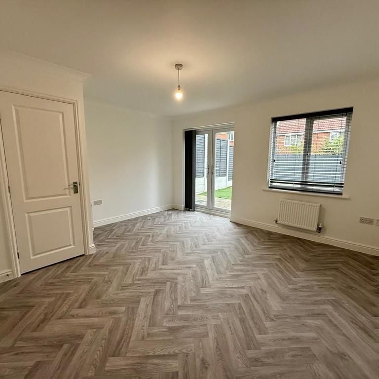 3 bedroom semi-detached house to rent - Photo 1