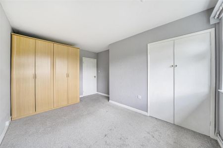 4 bedroom detached bungalow to rent - Photo 2