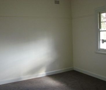 THREE BEDROOM HOME ALL REFURBISHED.....NEW CARPETS, PAINT WORK AND ... - Photo 2