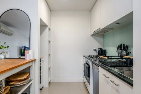 Modern 1-Bedroom Apartment with Study in Travancore - Photo 4