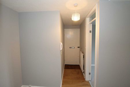 2 bed Maisonette for rent - Photo 3