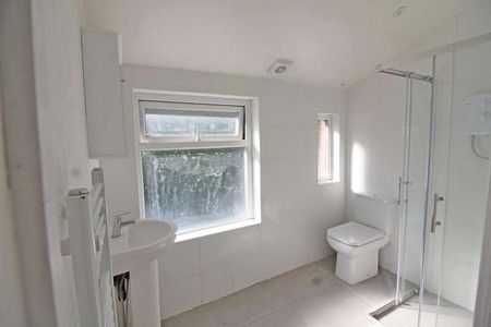 Bolton Road, BL8 - Photo 4