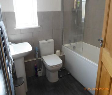 3 bedroom semi-detached house to rent - Photo 6