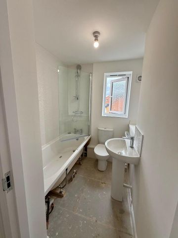 2 bedroom semi-detached house to rent - Photo 5