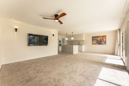 34 Waiwera Place, Orewa, Auckland 0994 - Photo 2