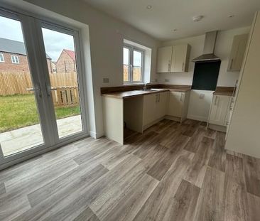 3 bedroom semi-detached house to rent - Photo 2