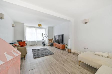 5 bedroom semi-detached house to rent - Photo 4