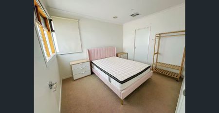 Fully Furnished 3-Bedroom Townhouse in Carnegie - Photo 3