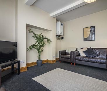 8 bedroom house to rent - Photo 1