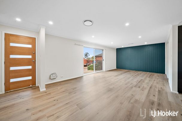 Charming 4 Bedroom with Courtyard & Double Parking - Photo 1