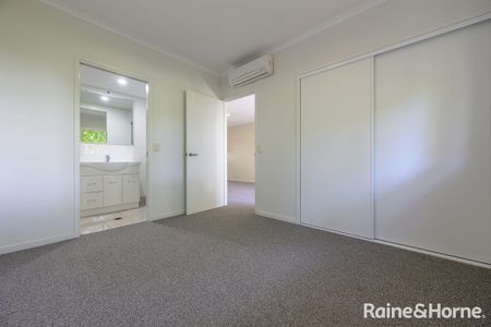 Modern Two Bedroom Apartment in Convenient West Gladstone Location - Photo 3