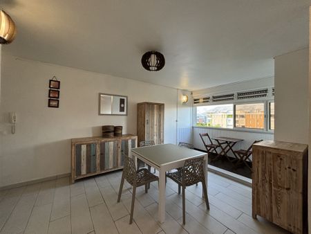 Location Appartement 5 pièces 70m² LES ABYMES 97139 - Photo 3