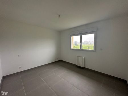 Cuisine aménagée et équipée, séjour, 2 chambres, SdE et WC. Cellier. Chauffage électriques. - Photo 2