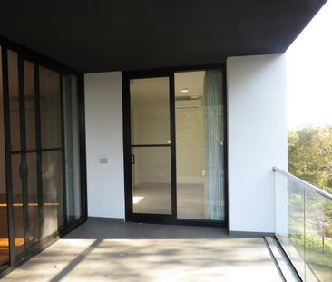 Modern Inner-City 2 by 2 Apartment - Photo 6