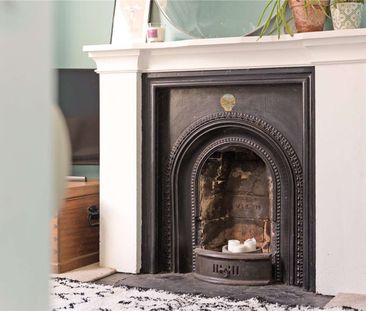 Stylish and spacious period property with lovely garden in prime ce... - Photo 2