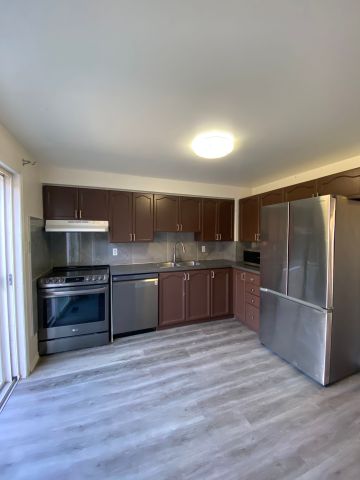 For Lease - 46 Lions Gate Blvd Boulevard, Barrie, Ontario - Photo 2