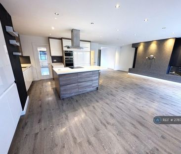 4 bedroom detached house to rent - Photo 4