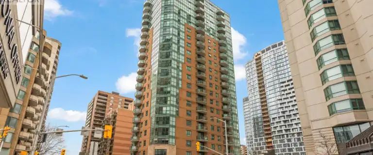 1403 - 445 LAURIER AVENUE W | 1403 - 445 LAURIER AVENUE W, Ottawa - Photo 1