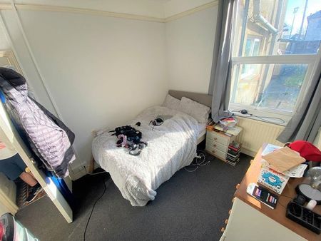 4 bedroom house to rent - Photo 2