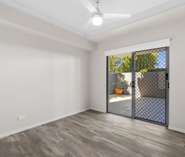 Spacious Ground-Floor Apartment in Prime Location - Photo 1