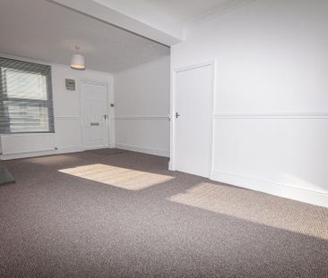 2 bedroom semi-detached house to rent - Photo 5